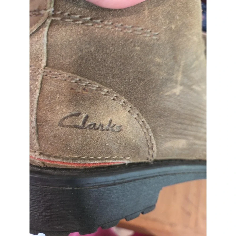 Clarks Men's 11M Brown Suede Chukka Boots Distressed Leather Lug Sole Lace Up